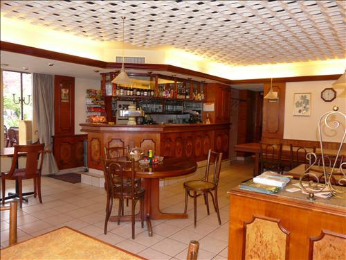 La Dent-Du-Midi Hotel & Restaurant Saint-Maurice Restoran fotoğraf