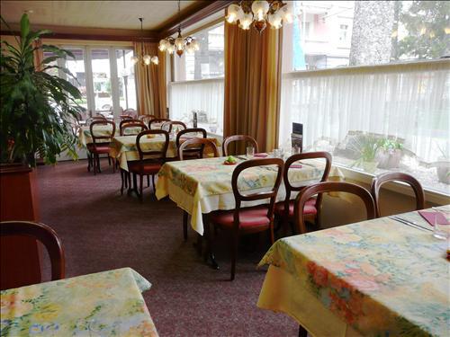 La Dent-Du-Midi Hotel & Restaurant Saint-Maurice Restoran fotoğraf